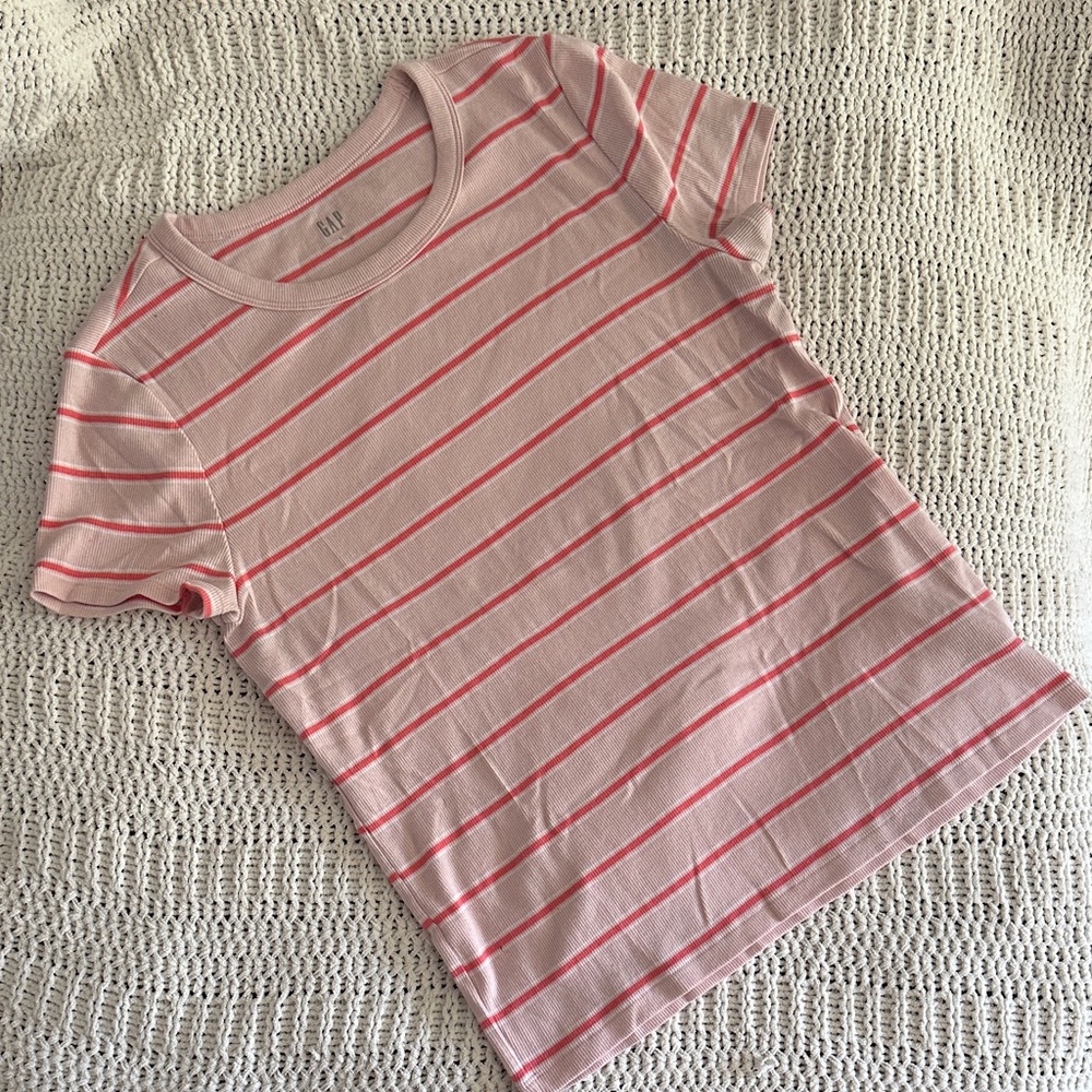 GAP Pink & Coral Stripe Tee – Size Large, Soft Ribbed Knit,‎ Short Sleeve